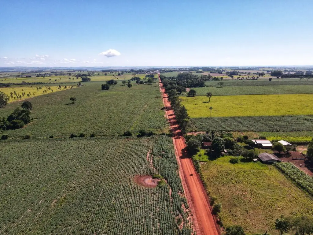 Japorã intensifica manutenção de estradas para garantir escoamento e tráfego seguro