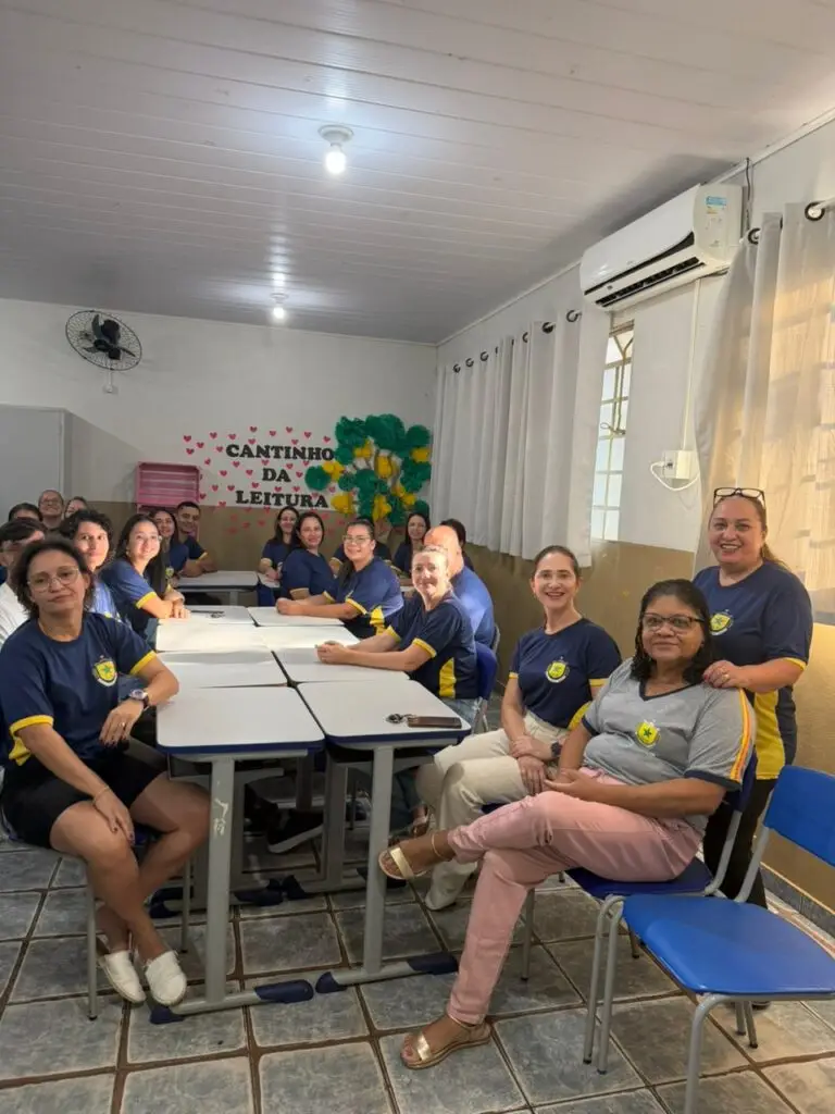 Iguatemi: Professores da Escola Municipal de Tempo Integral Tancredo Neves foram recepcionados com café da manhã especial
