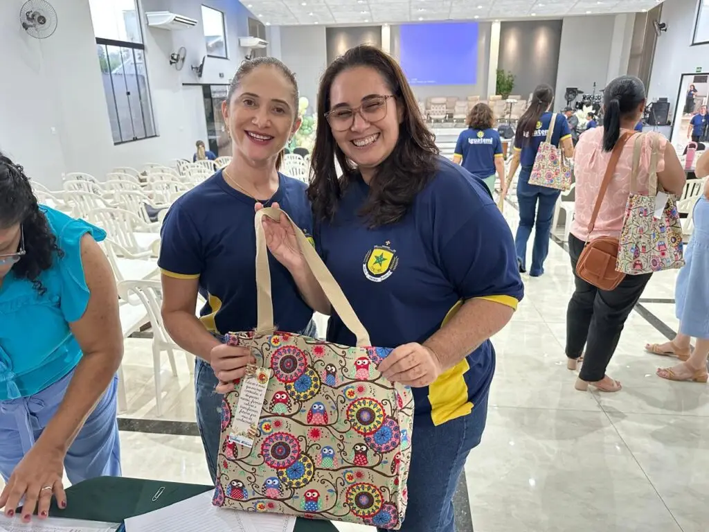 Iguatemi: Secretaria de Educação entregou 280 kits de trabalho para professores e coordenadores da Rede Municipal de Ensino contendo 16 itens