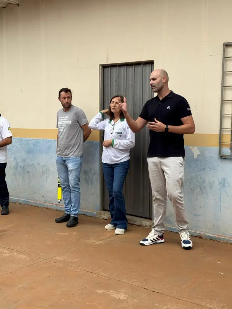 Secretaria de Saúde de Iguatemi inicia mutirão de combate à dengue nesta segunda (23), no bairro da Vila Operária Secretaria de Saúde de Iguatemi inicia mutirão de combate à dengue nesta segunda (23), no bairro da Vila Operária