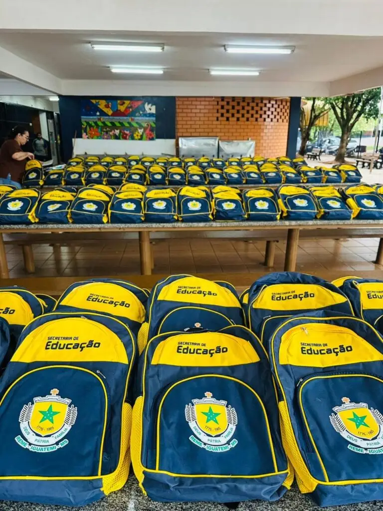 Prefeitura de Iguatemi entregará aproximadamente 2 mil kits de material escolar e mochilas para alunos das escolas e creches do município