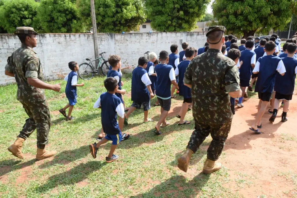 Iguatemi: Projeto da Polícia Militar "Bom de Bola, Bom na Escola" inicia suas atividades oficialmente