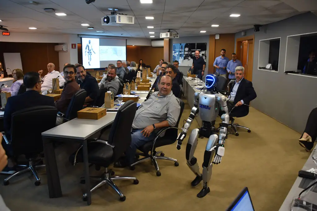 Fiems apresenta robô humanoide durante reunião do Conselho de Diretores