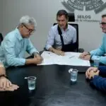 Prefeito de Sete Quedas assina ordem de serviço para obras de asfalto no bairro El Paraíso