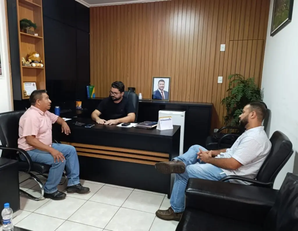 Caarapó: João Paulo Farias recebe pastor indígena e ouve reinvindicação de comunidade