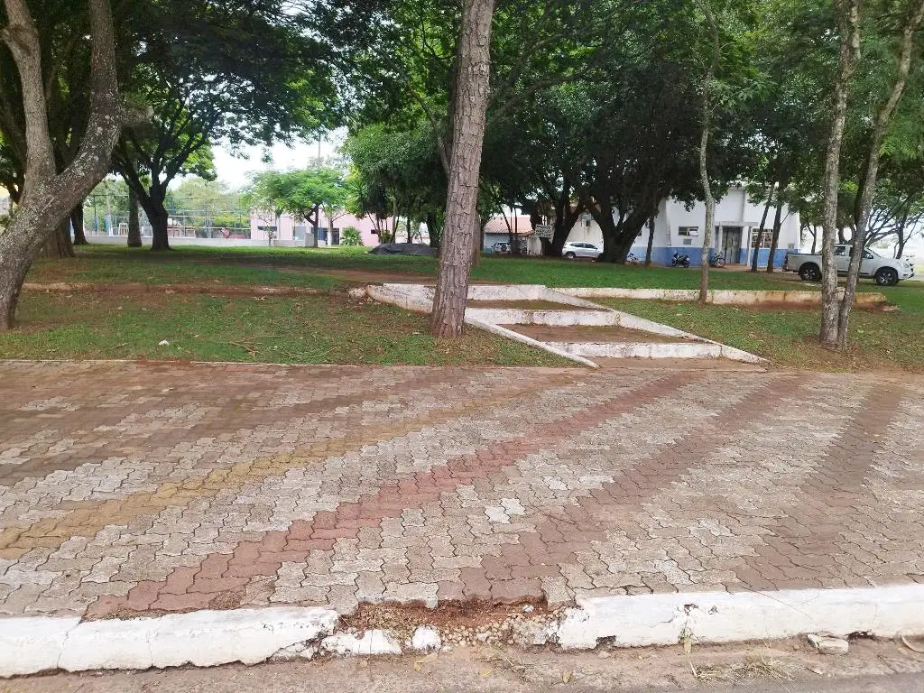 Lígia pede melhorias na Praça Orlando Viol em Amambai