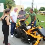 Prefeitura de Juti reforça serviços de limpeza e paisagismo com novo equipamento