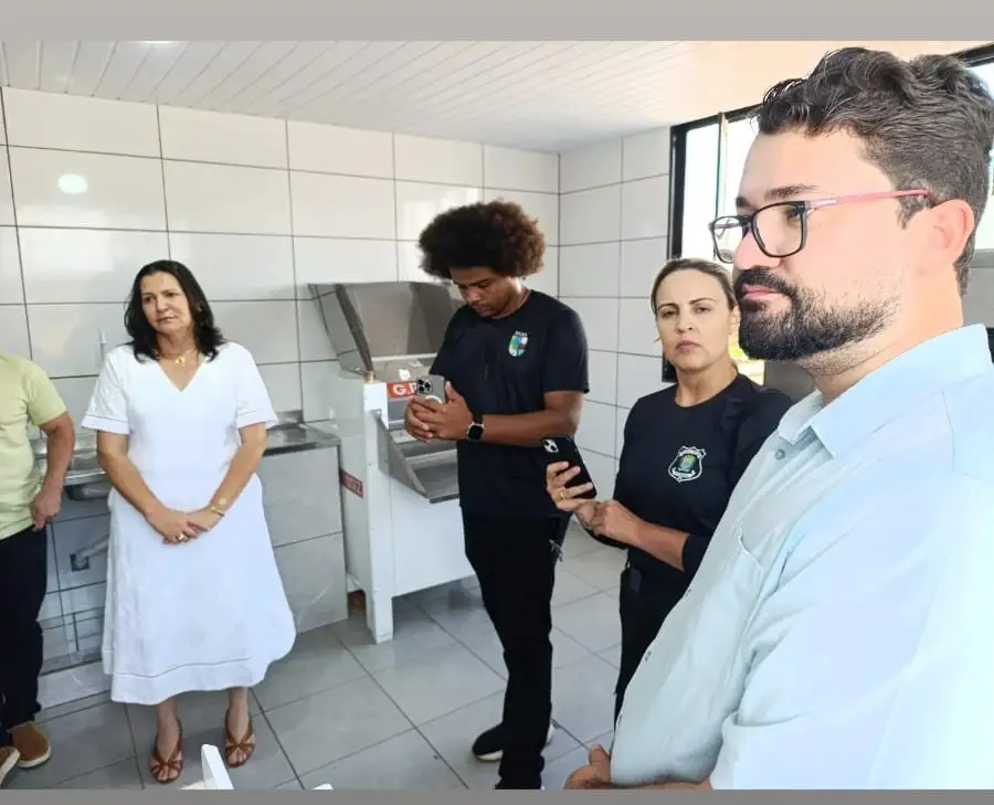 Presidente da Câmara prestigia entrega de padaria no Estabelecimento Penal de Caarapó Presidente da Câmara prestigia entrega de padaria no Estabelecimento Penal de Caarapó