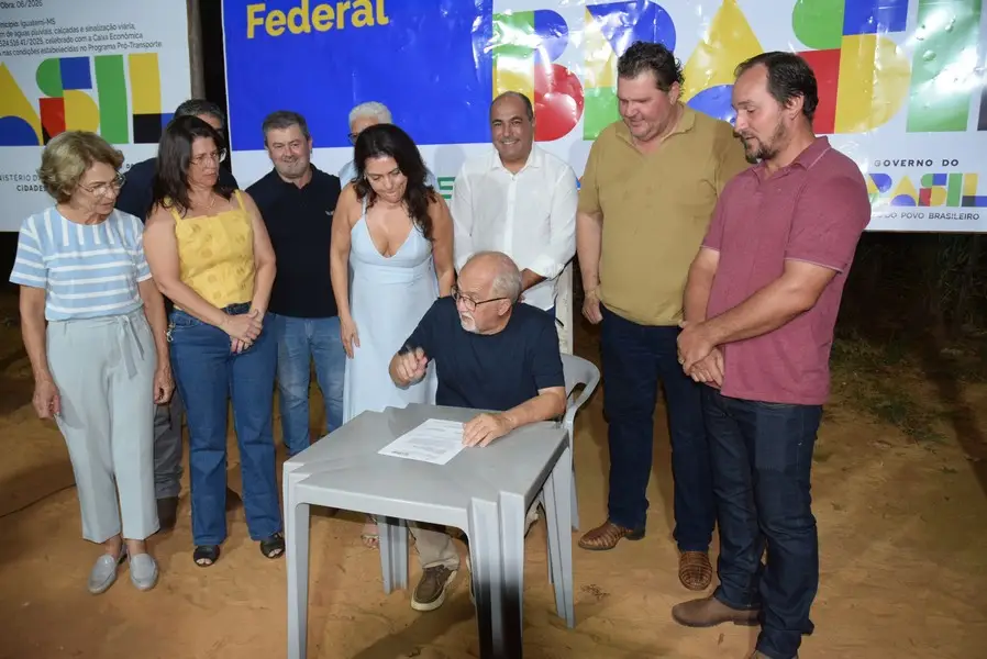 Iguatemi: Prefeito Lídio Ledesma lança oficialmente pavimentação asfáltica no bairro da Vila Nova Esperança