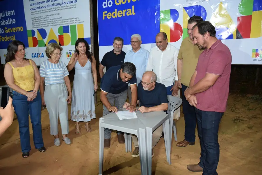 Iguatemi: Prefeito Lídio Ledesma lança oficialmente pavimentação asfáltica no bairro da Vila Nova Esperança