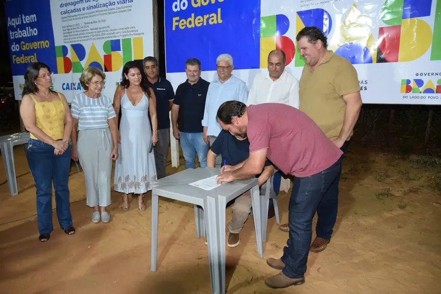 Iguatemi: Prefeito Lídio Ledesma lança oficialmente pavimentação asfáltica no bairro da Vila Nova Esperança