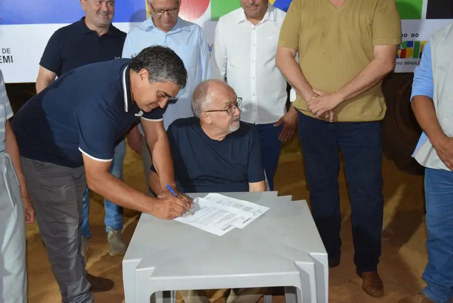 Iguatemi: Prefeito Lídio Ledesma lança oficialmente pavimentação asfáltica no bairro da Vila Nova Esperança