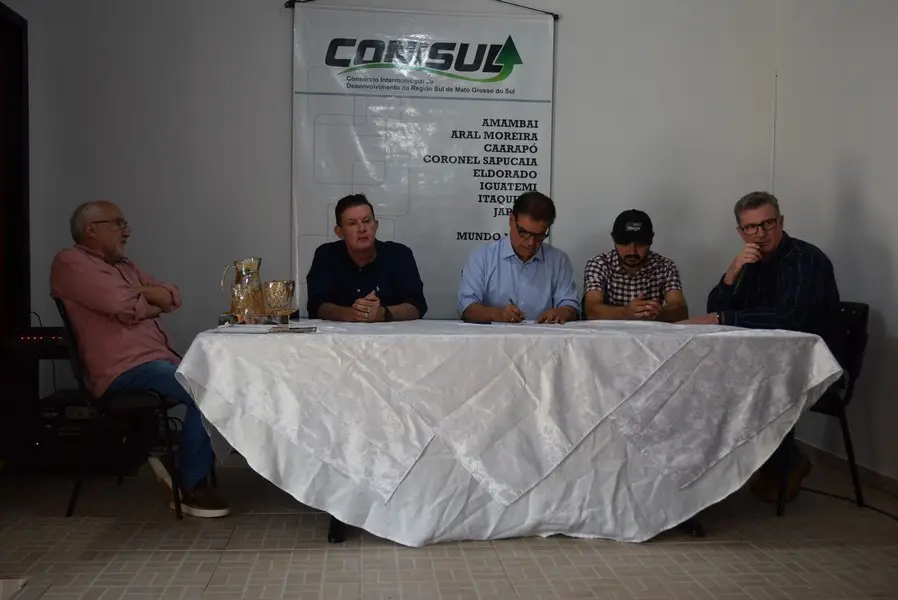 Iguatemi recebe o senador Nelsinho Trad para anunciar a liberação de emenda federal no valor de R$ 4,9 milhões para o Conisul