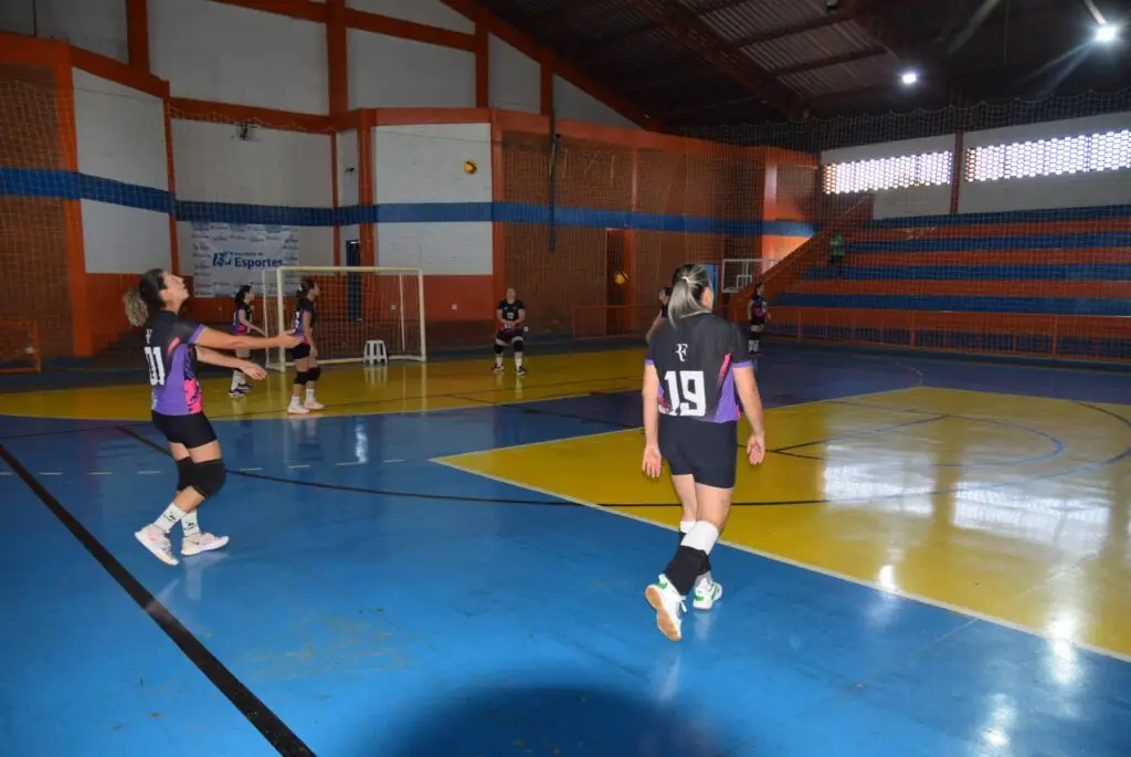 Equipes de Iguatemi se destacam na etapa do Cone Sul de vôlei masculino e feminino com 100% de aproveitamento Equipes de Iguatemi se destacam na etapa do Cone Sul de vôlei masculino e feminino com 100% de aproveitamento