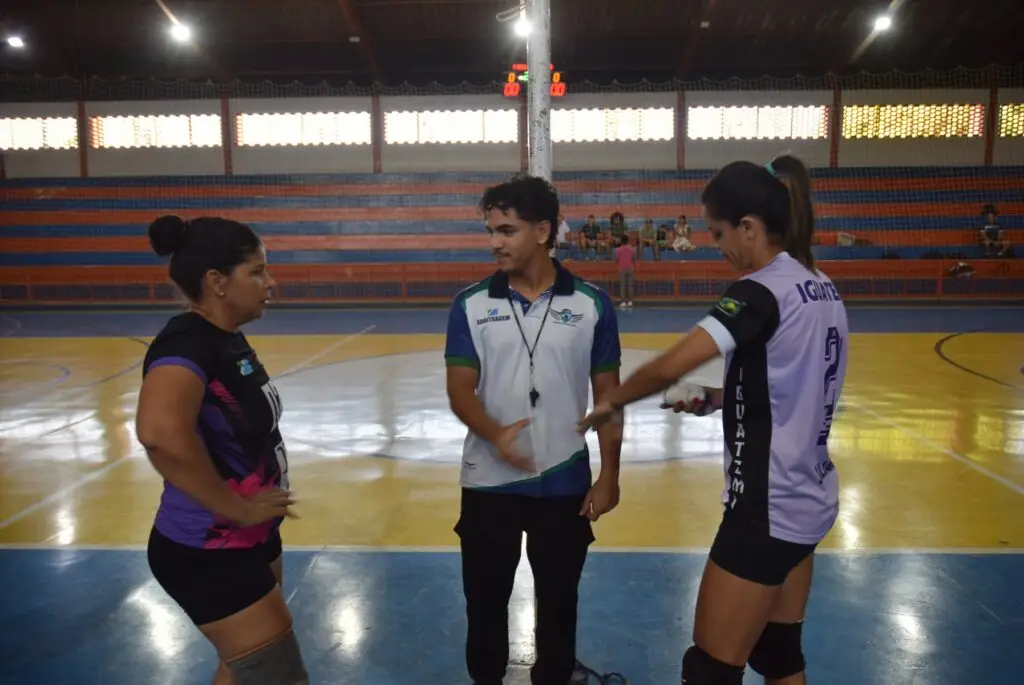 Equipes de Iguatemi se destacam na etapa do Cone Sul de vôlei masculino e feminino com 100% de aproveitamento Equipes de Iguatemi se destacam na etapa do Cone Sul de vôlei masculino e feminino com 100% de aproveitamento