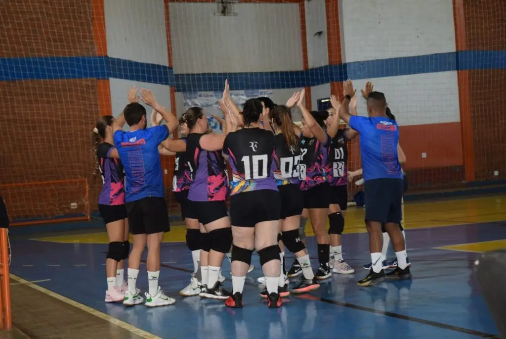 Equipes de Iguatemi se destacam na etapa do Cone Sul de vôlei masculino e feminino com 100% de aproveitamento Equipes de Iguatemi se destacam na etapa do Cone Sul de vôlei masculino e feminino com 100% de aproveitamento