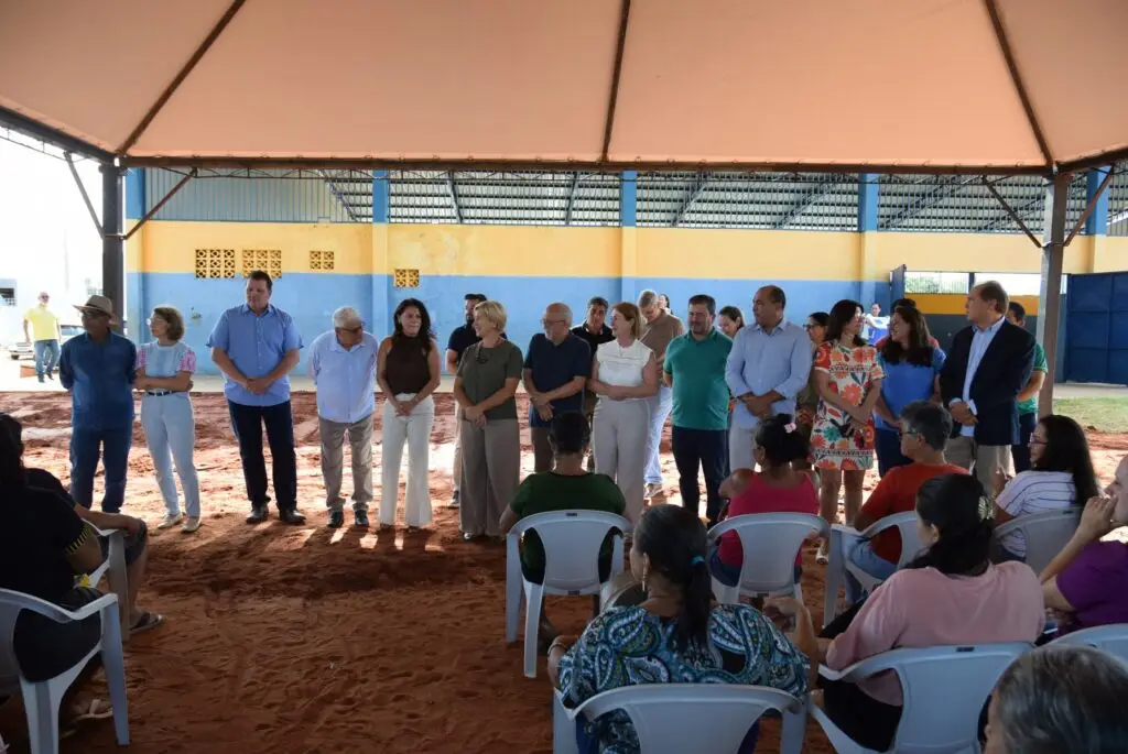 Prefeitura de Iguatemi entrega 87 títulos fundiários para famílias dos bairros Cherogami e Jardim Élida Prefeitura de Iguatemi entrega 87 títulos fundiários para famílias dos bairros Cherogami e Jardim Élida