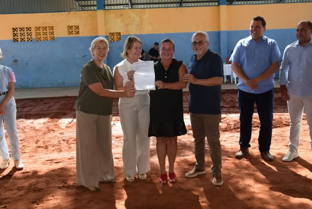 Prefeitura de Iguatemi entrega 87 títulos fundiários para famílias dos bairros Cherogami e Jardim Élida Prefeitura de Iguatemi entrega 87 títulos fundiários para famílias dos bairros Cherogami e Jardim Élida