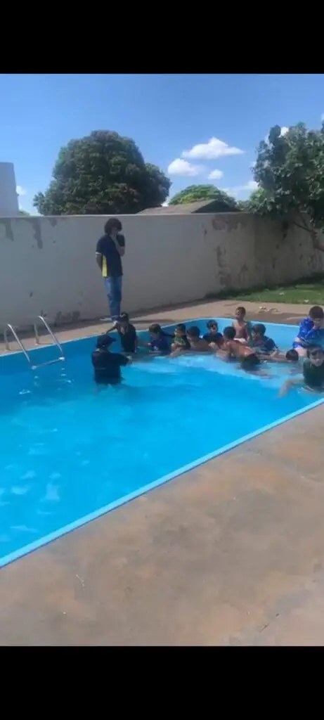 Iguatemi: Escola Municipal de Tempo Integral Tancredo Neves disponibiliza aulas de natação para mais de 250 estudantes