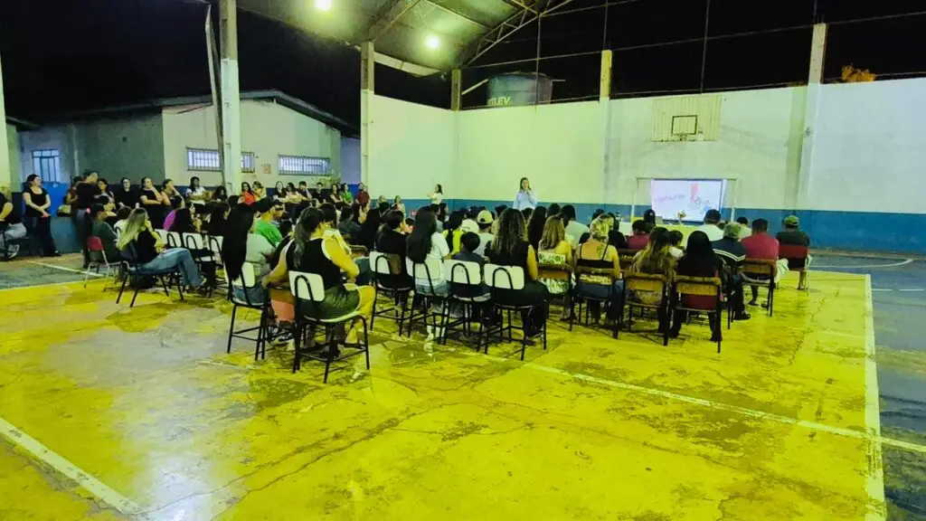 Amambai: Escola Júlio Manvailler promove palestra para pais sobre os riscos da infantolatria