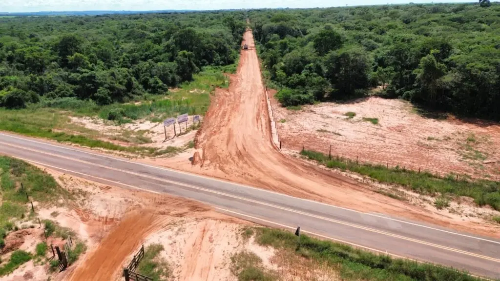 Iguatemi: Secretaria de Obras e Infraestrutura inicia serviços de patrolamento e cascalhamento no Assentamento Rancho Loma