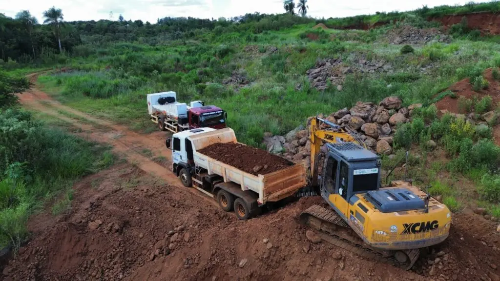 Iguatemi: Secretaria de Obras e Infraestrutura inicia serviços de patrolamento e cascalhamento no Assentamento Rancho Loma