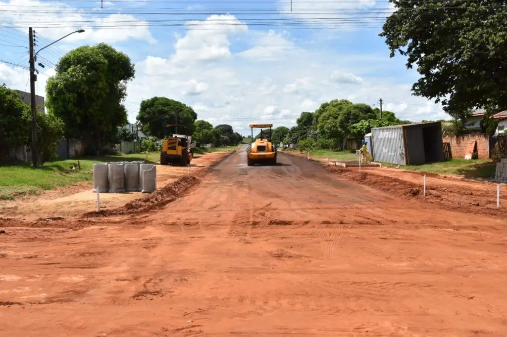 Iguatemi: Obras de pavimentação asfáltica e implantação de drenagem estão em andamento no bairro Vila Nova Esperança