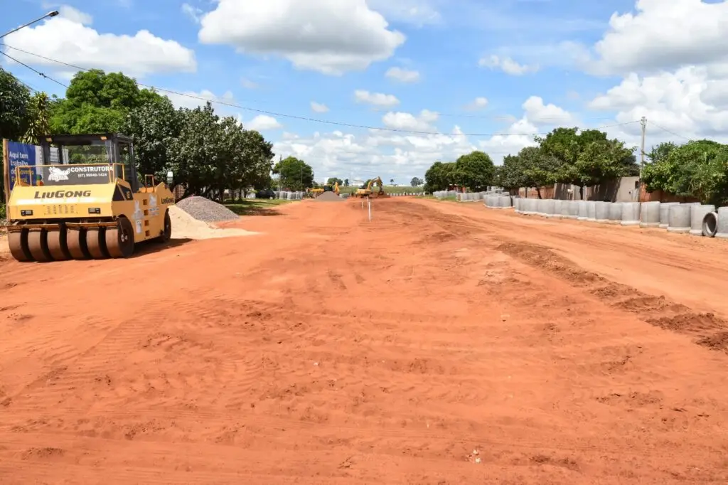 Iguatemi: Obras de pavimentação asfáltica e implantação de drenagem estão em andamento no bairro Vila Nova Esperança