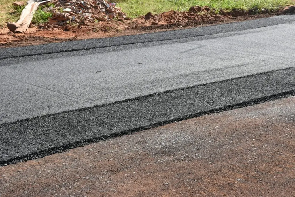 Iguatemi: Prefeito Lídio Ledesma visita obras de pavimentação asfáltica em andamento no bairro Vila Nova Esperança