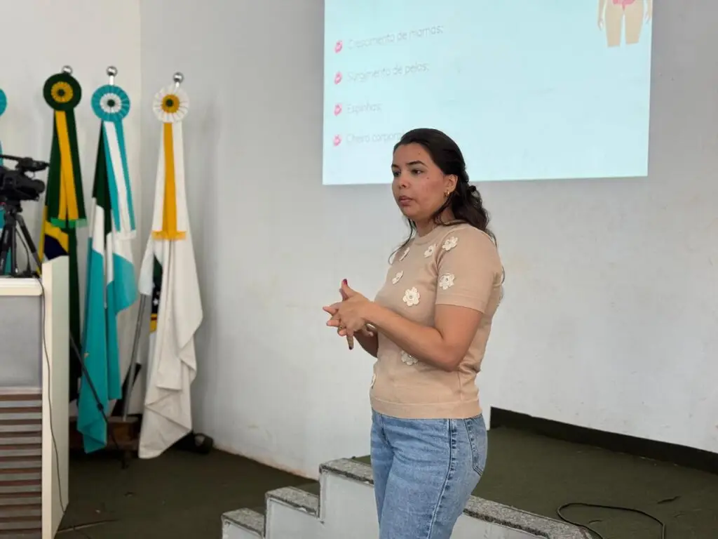 Palestra do PSE aborda saúde e educação para alunas em Tacuru Palestra do PSE aborda saúde e educação para alunas em Tacuru
