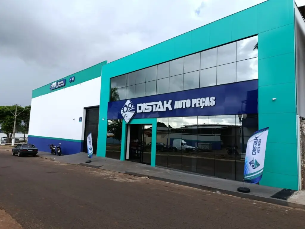 Vereadores prestigiam reinauguração da Distak Auto de Coronel Sapucaia e destacam a força do comércio local
