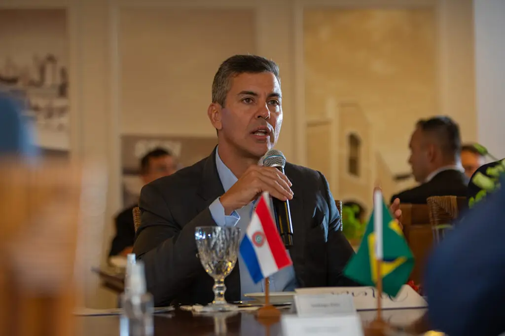 Longen recebe presidente do Paraguai para integração empresarial entre os dois países