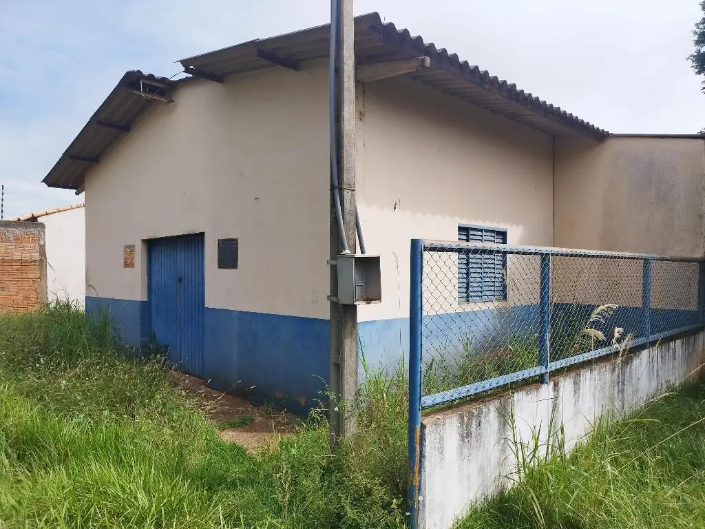 Roberto Sangue Bom pede melhorias nas sedes das associações de moradores das vilas, Varocopa e Mariana em Amambai