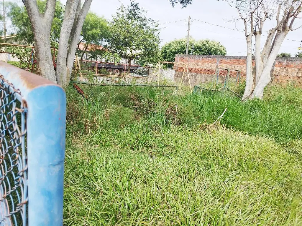 Roberto Sangue Bom pede melhorias nas sedes das associações de moradores das vilas, Varocopa e Mariana em Amambai