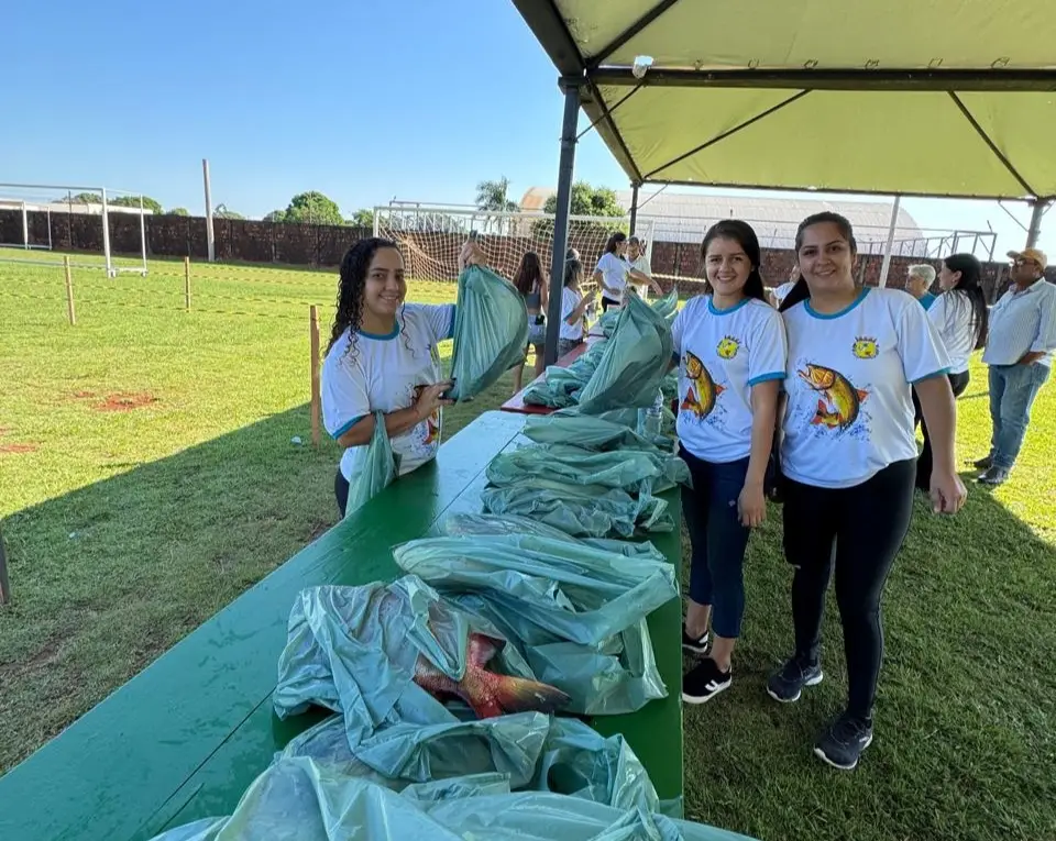 Secretaria de Assistência Social realiza entrega de peixes em Paranhos