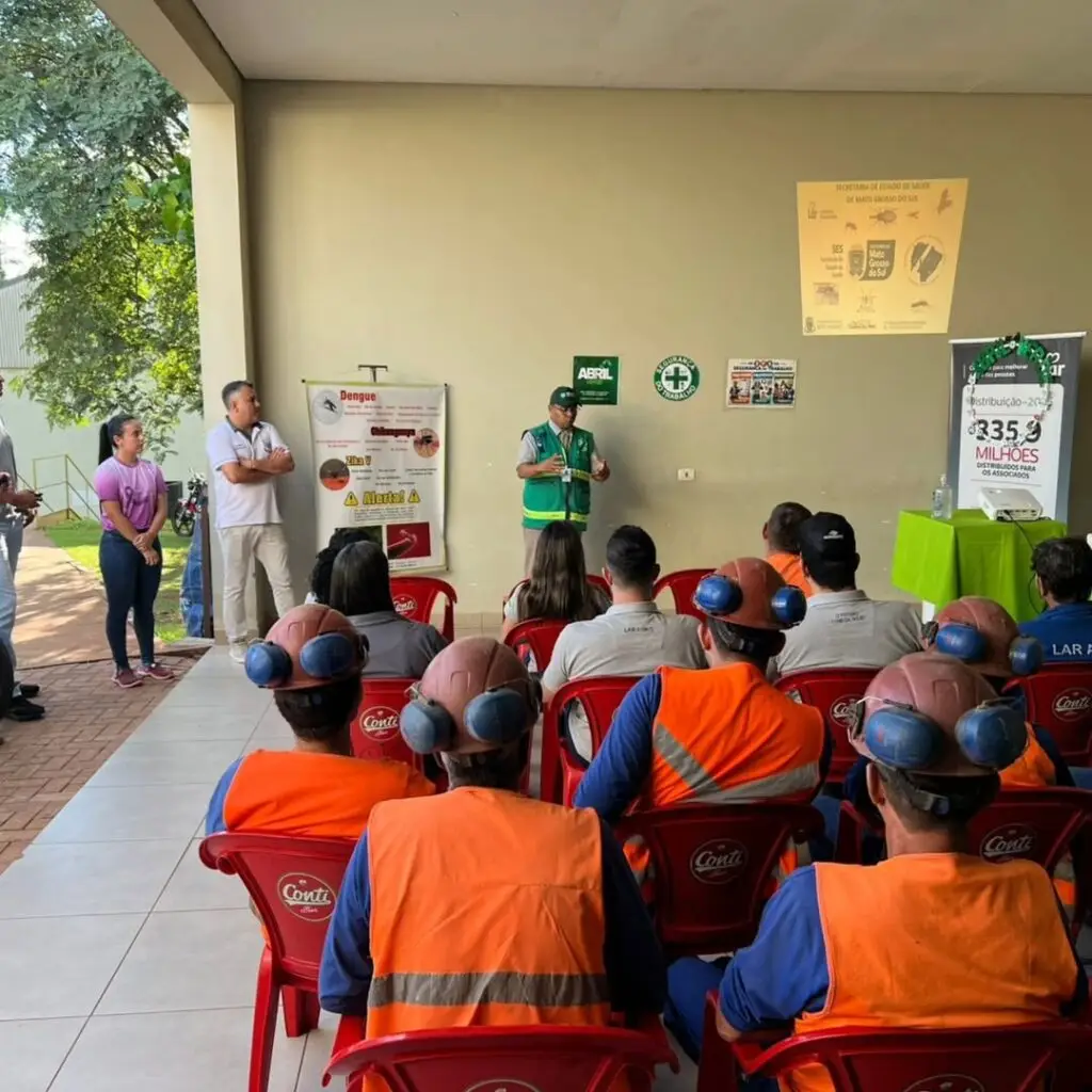 Prefeitura de Sete Quedas realiza ação de educação em saúde com trabalhadores de cooperativa