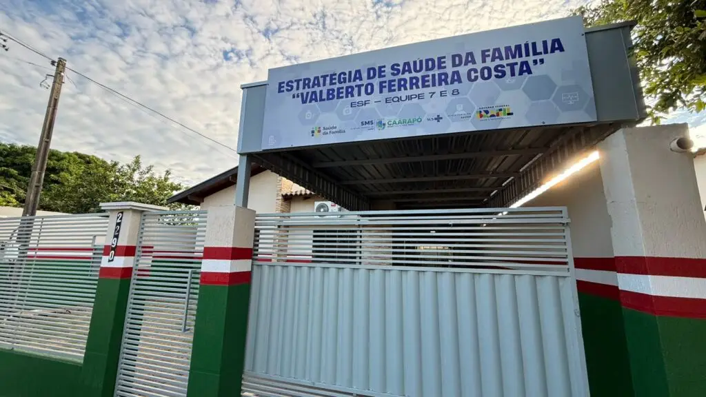 Caarapó inaugura UBS com investimento próprio e homenageia ex-secretário de Saúde