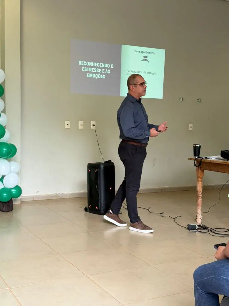 Cooperativa Lar promove palestra do Abril Verde em Aral Moreira Cooperativa Lar promove palestra do Abril Verde em Aral Moreira