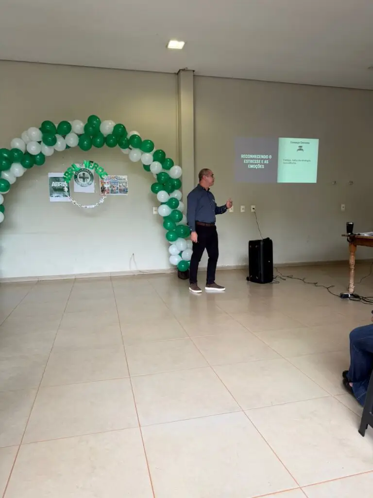 Cooperativa Lar promove palestra do Abril Verde em Aral Moreira Cooperativa Lar promove palestra do Abril Verde em Aral Moreira