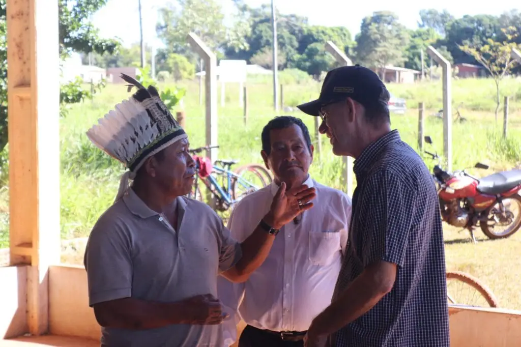 Prefeito Sérgio Barbosa acompanha programação do Dia dos Povos Indígenas em aldeias de Amambai