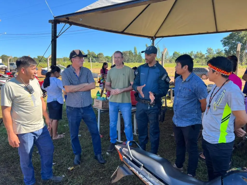 Prefeito Sérgio Barbosa acompanha programação do Dia dos Povos Indígenas em aldeias de Amambai