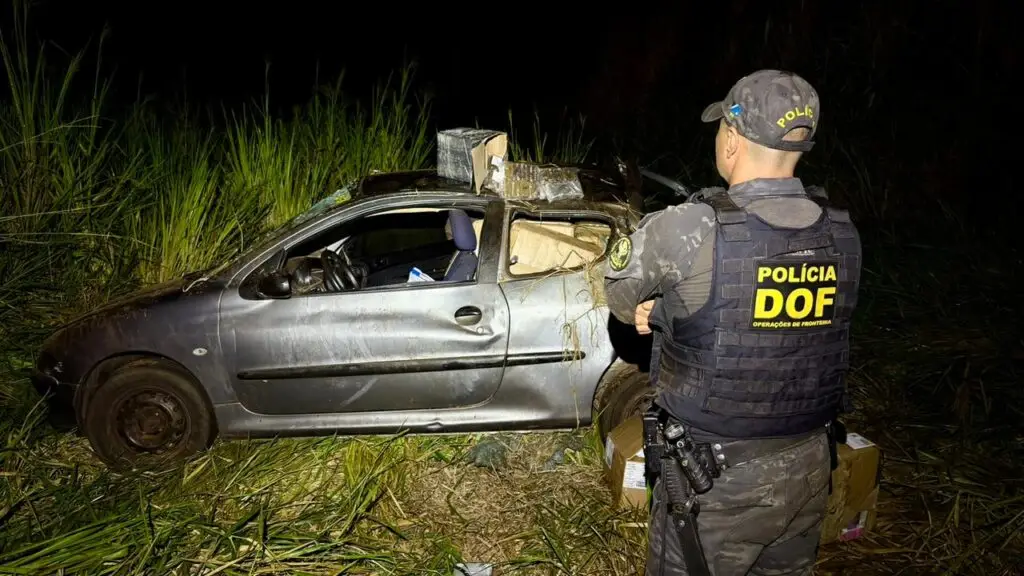 DOF apreende drogas, agrotóxicos e cigarros eletrônicos após perseguição e capotamento em Mundo Novo