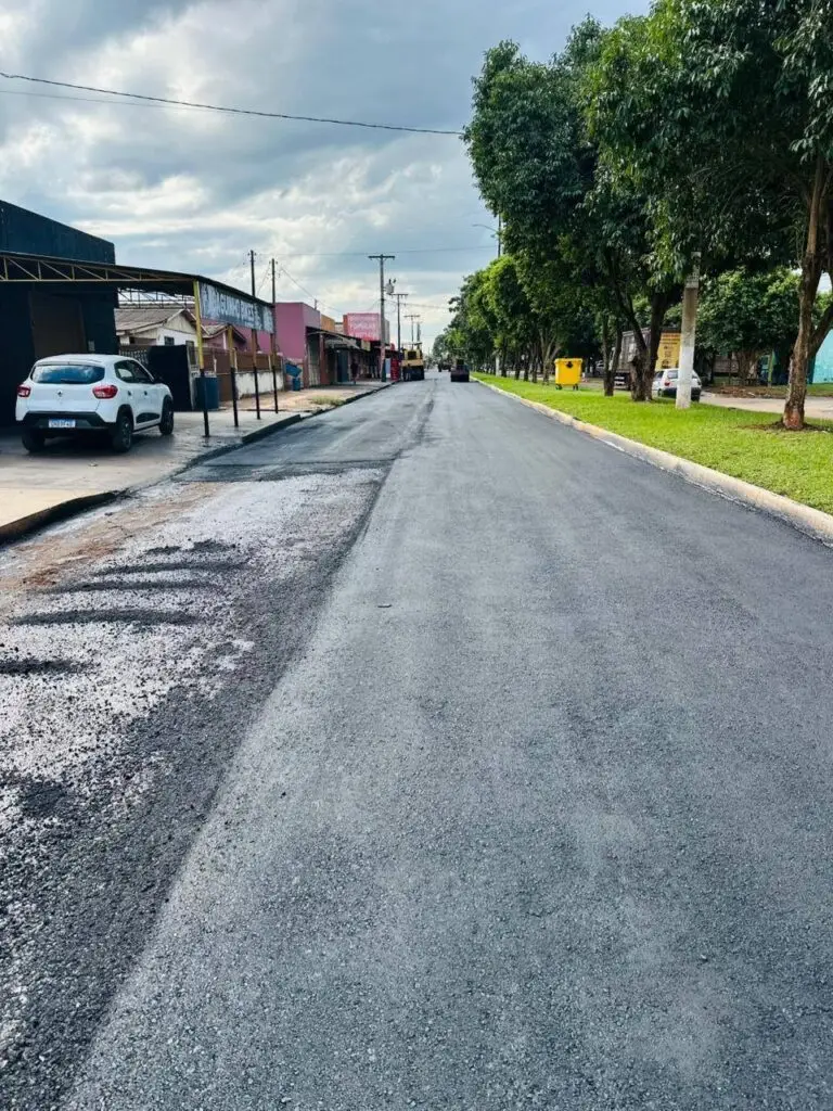 Prefeitura de Iguatemi reinicia a 2ª etapa de recapeamento asfáltico na Avenida Francisco Fernandes Filho