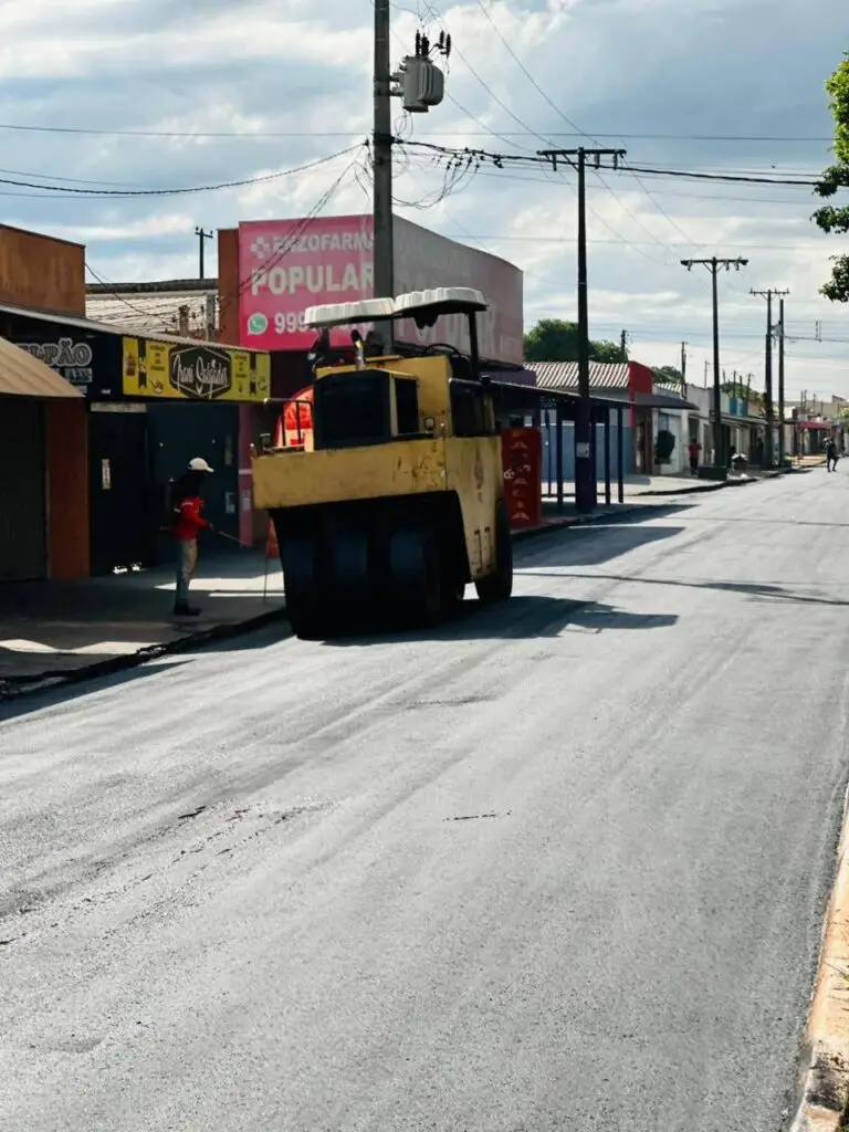 Prefeitura de Iguatemi reinicia a 2ª etapa de recapeamento asfáltico na Avenida Francisco Fernandes Filho
