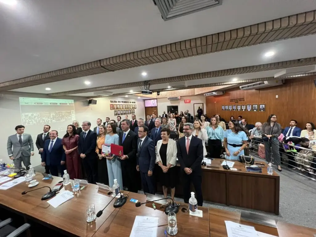 OAB/MS homenageia prefeito Sérgio Barbosa por apoio ao Congresso Autismo sem Fronteira em sessão do Conselho Seccional