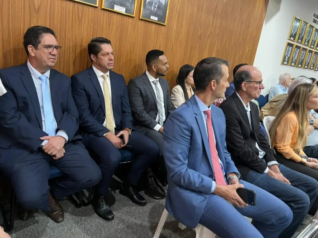 OAB/MS homenageia prefeito Sérgio Barbosa por apoio ao Congresso Autismo sem Fronteira em sessão do Conselho Seccional