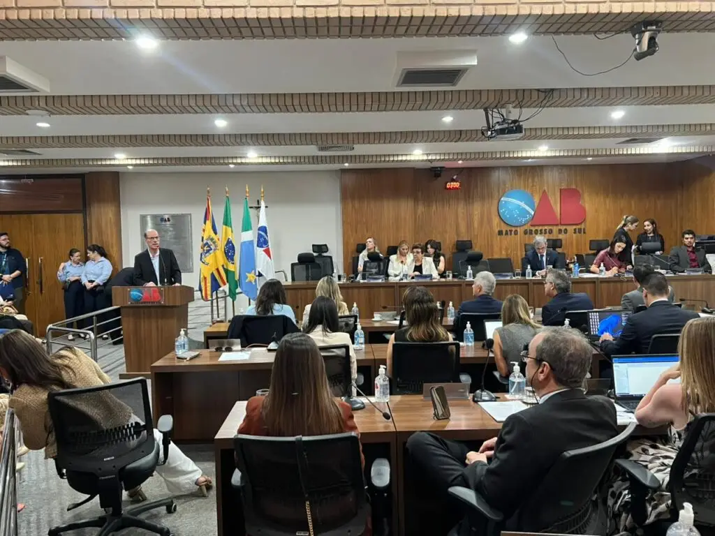 OAB/MS homenageia prefeito Sérgio Barbosa por apoio ao Congresso Autismo sem Fronteira em sessão do Conselho Seccional