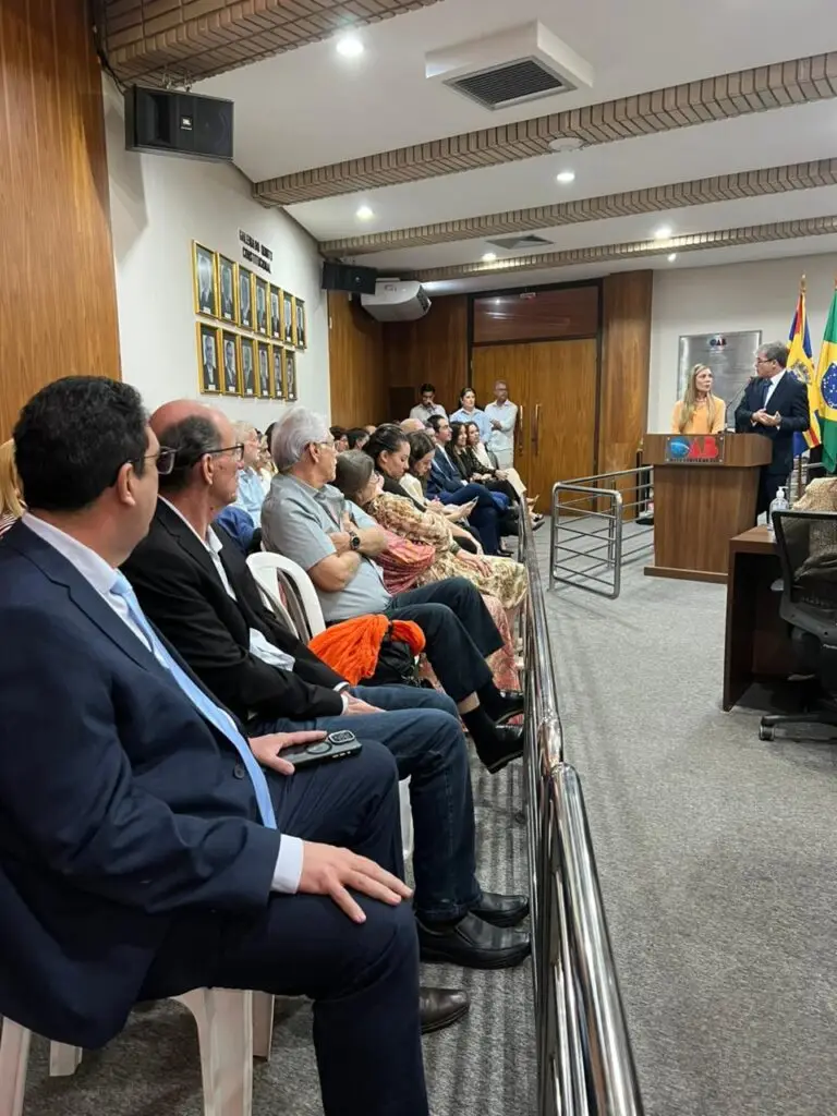 OAB/MS homenageia prefeito Sérgio Barbosa por apoio ao Congresso Autismo sem Fronteira em sessão do Conselho Seccional