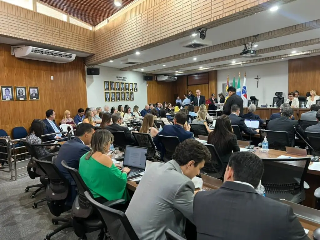 OAB/MS homenageia prefeito Sérgio Barbosa por apoio ao Congresso Autismo sem Fronteira em sessão do Conselho Seccional