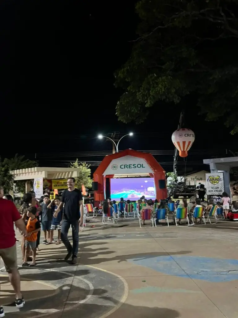 Encontro de carros antigos transforma Praça São José em ponto de cultura e lazer em Amambai